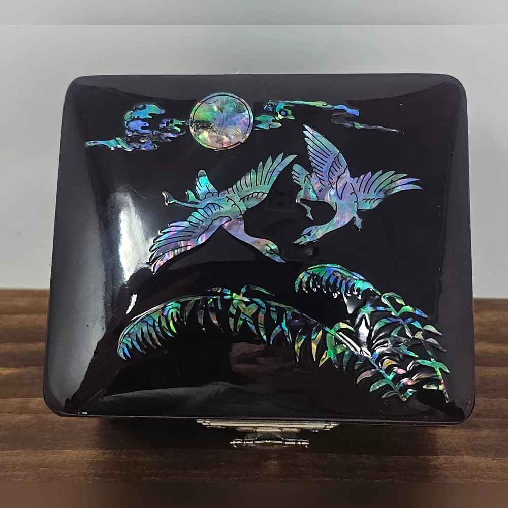 Vintage Jewelry Trinket Box in Brown Lacquer Asian Mother of Pearl Inlay Birds - Picture 1 of 15